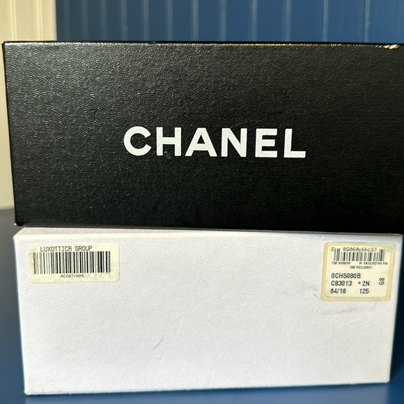 Chanel sunglasses with original pouch and box - Picture 9 of 9